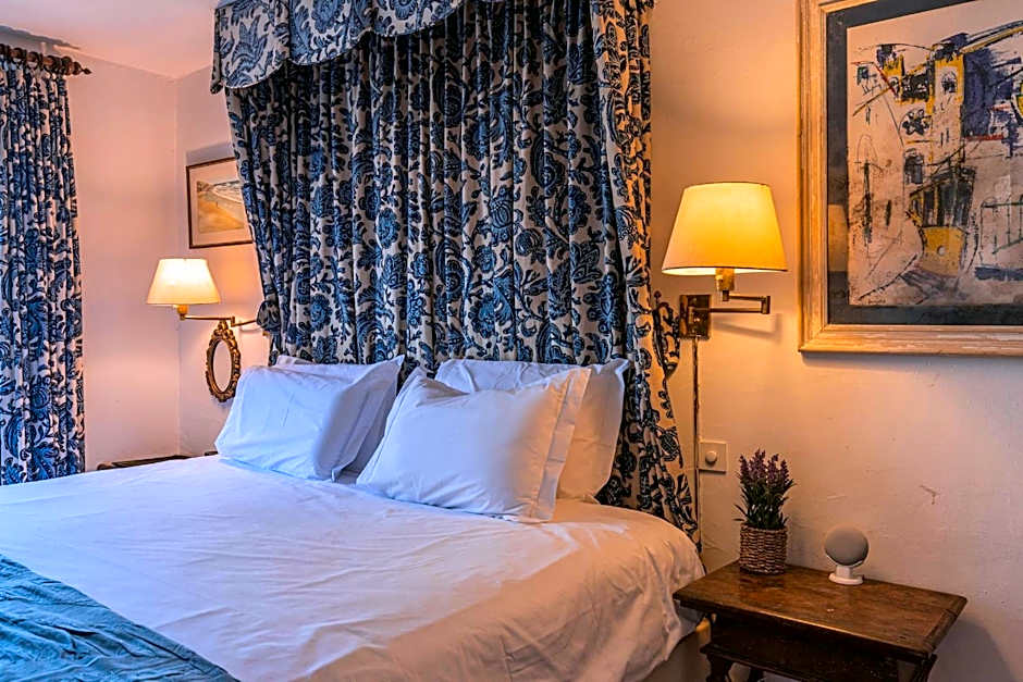 Sintra WOW - Unique double Smart Room in 17th century Palace! Hot tub, Snooker, BBQ, PS5, Sauna, Gym