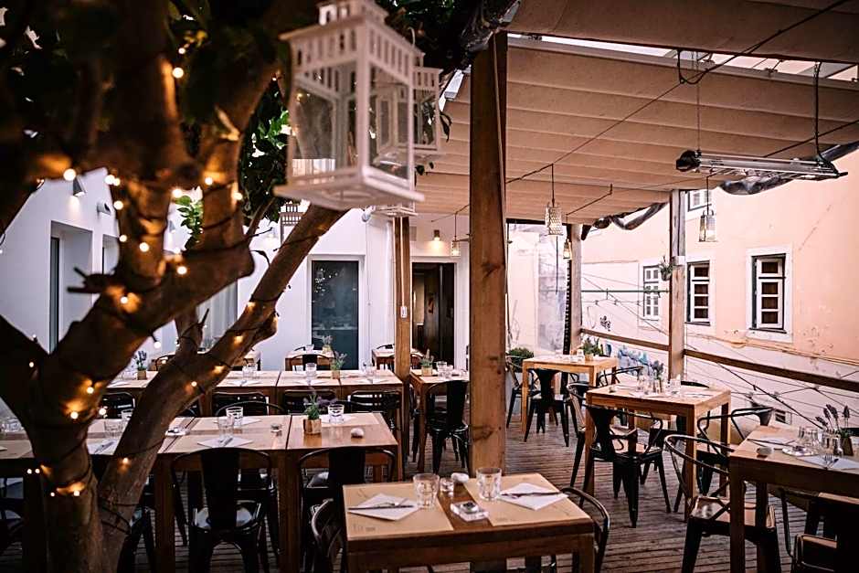 Santa Bica Eat Drink & Sleep