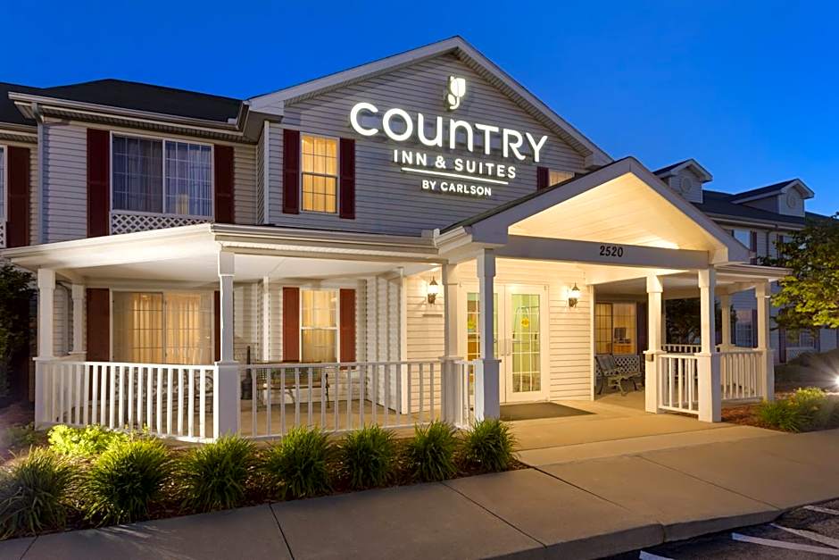 Country Inn & Suites by Radisson, Nevada, MO
