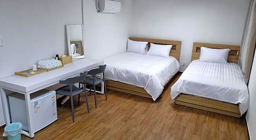 The Oakra Hotel