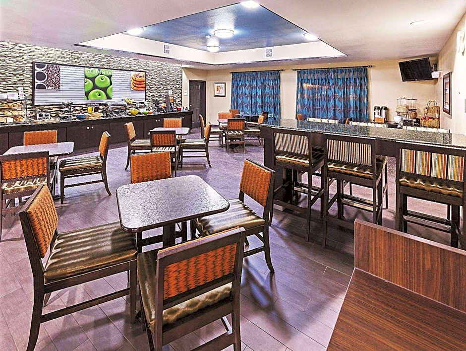 La Quinta Inn & Suites by Wyndham Houston Hobby Airport