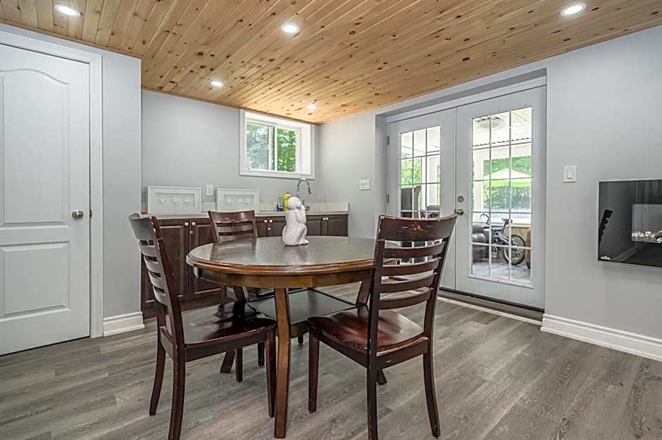 7-bed W Starlink , V-ball Near Beach!