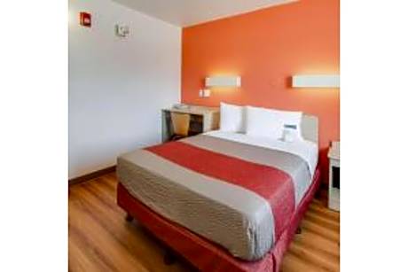 1 Queen Bed | ADA/RI Shower