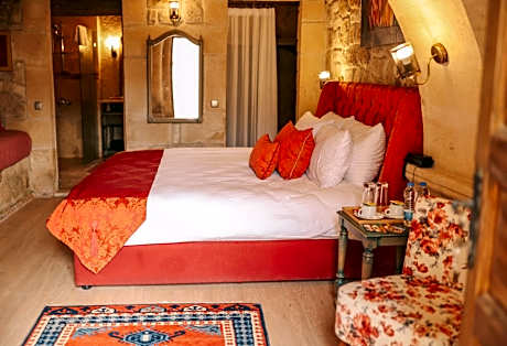 Deluxe Double Room (2 Adults + 1 Child)