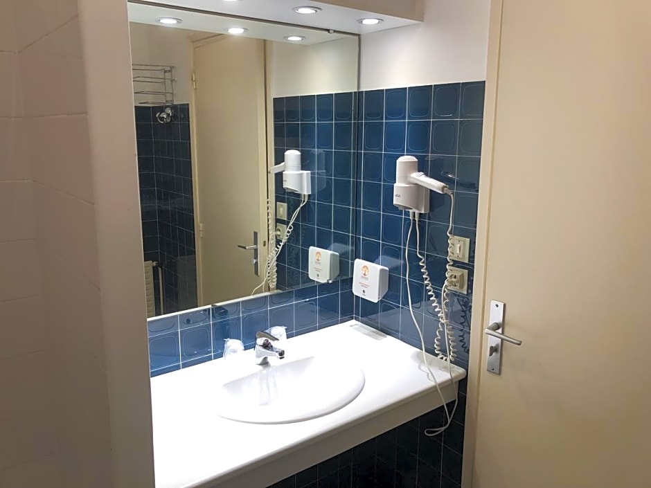 Adonis Lyon Est Hôtel Artys