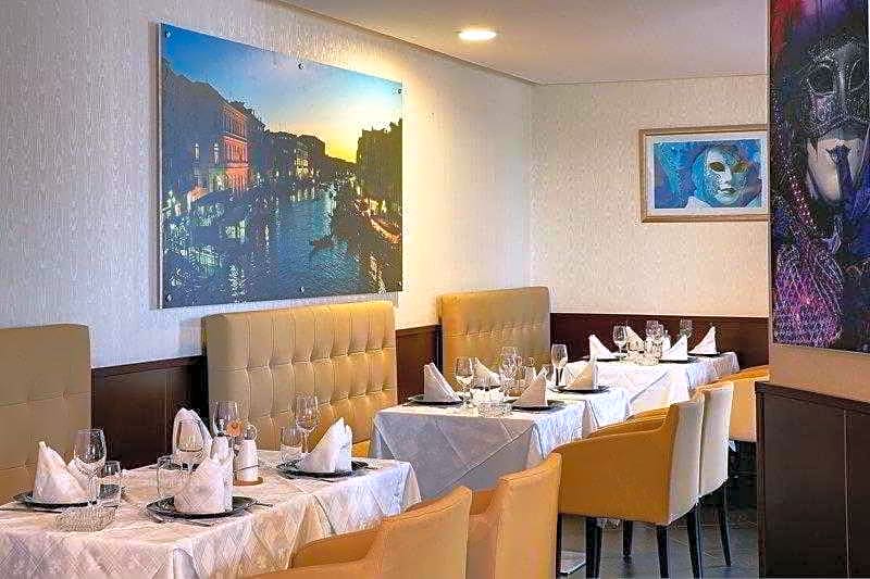 Liberte Hotel