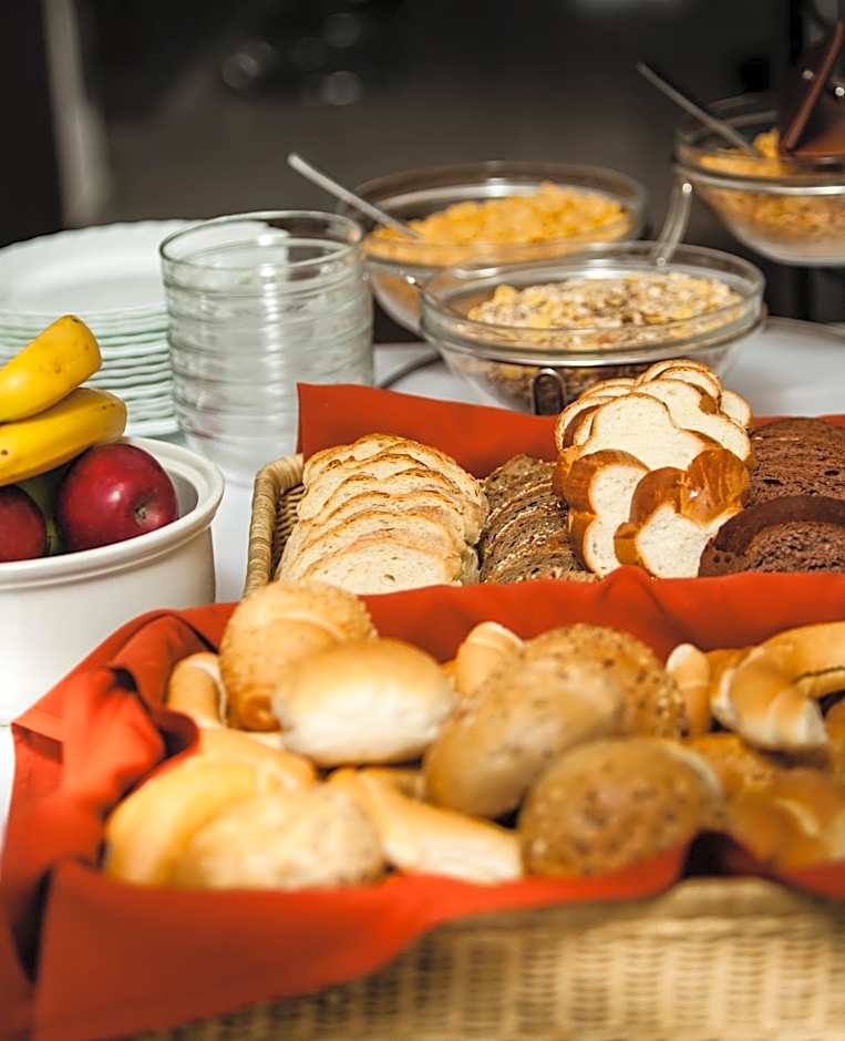 Jade Hotel-Ezüsthíd Hotel