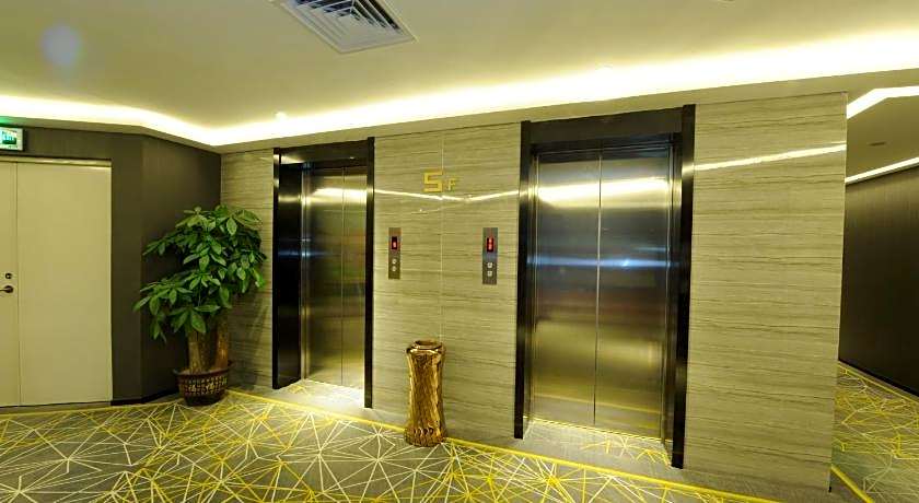 ZMAX Hotel Guangzhou Railway Station Sanyuanli  Metro Station
