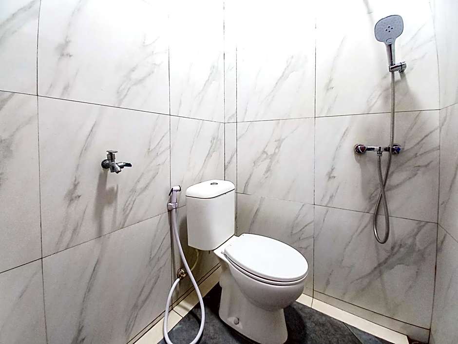 RedDoorz Plus Syariah at Umyas Hotel near Terminal Anjuk Ladang Nganjuk