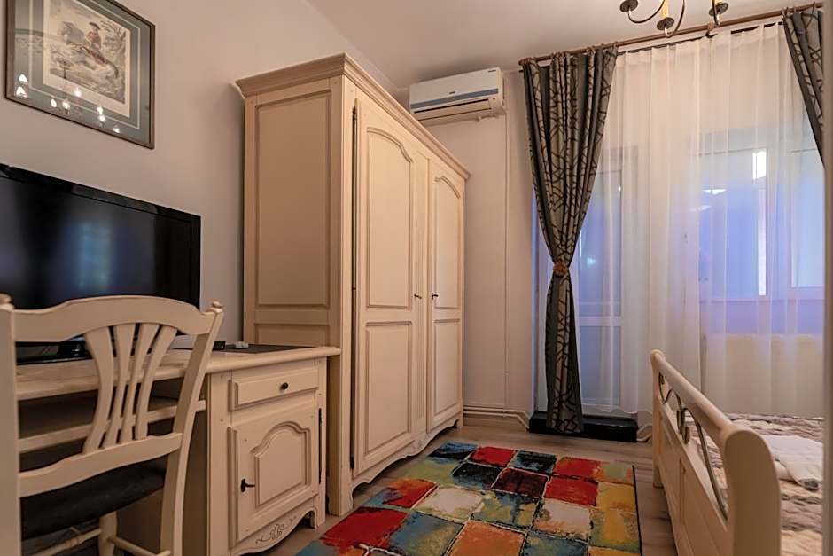 Vila Fortuna - Art O'Clock