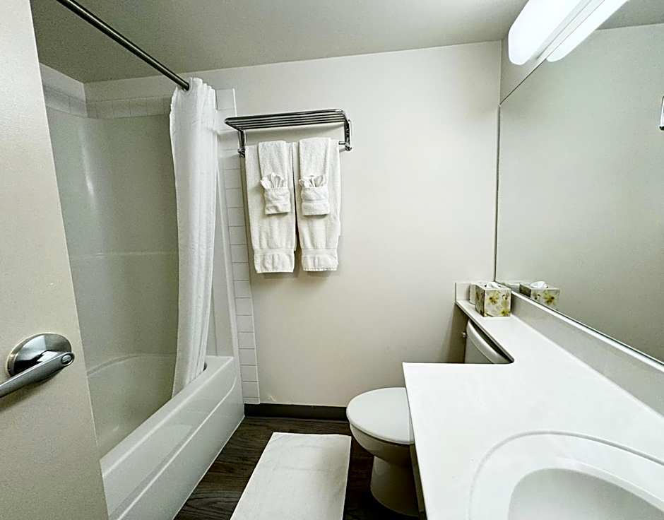 Divya Sutra Plaza and Conference Centre Calgary Airport