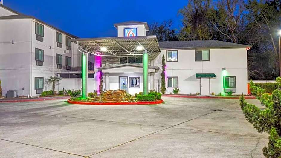 Motel 6 Humble, TX - Houston International Airport