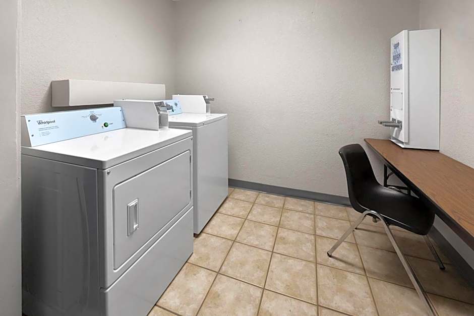 Days Inn by Wyndham Cambridge