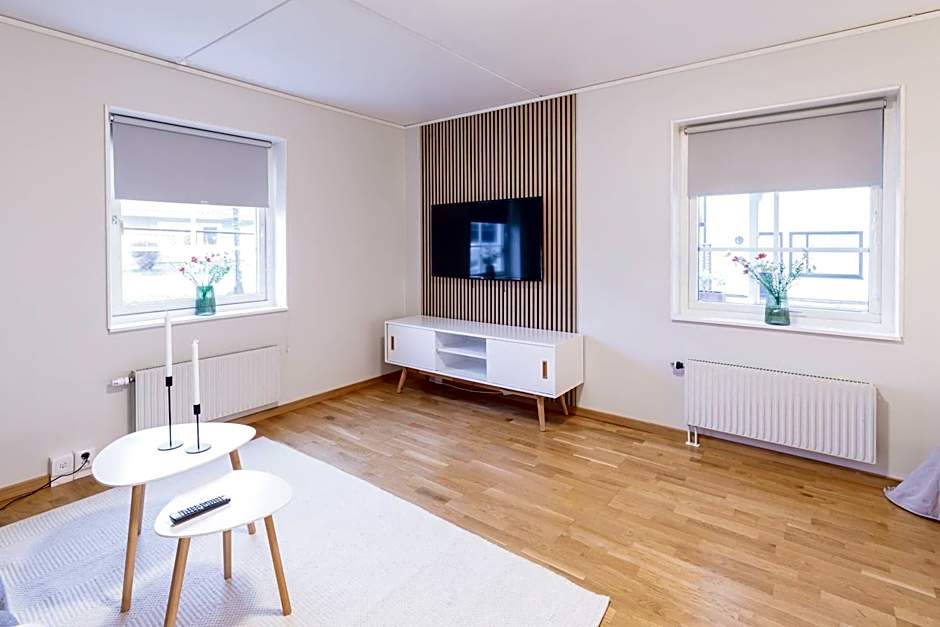 Easy Livin' Apartment Hotel