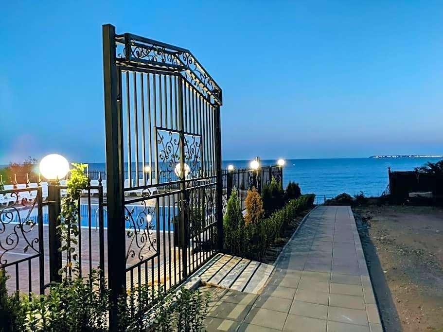 DELUXE Beach Apartment in Sveti Vlas