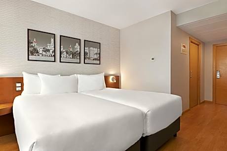 Twin Room - Mobility Access/Non-Smoking