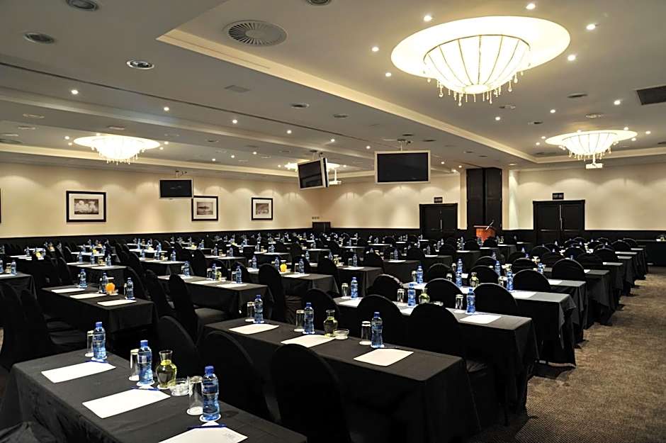 Safari Hotel & Convention Centre