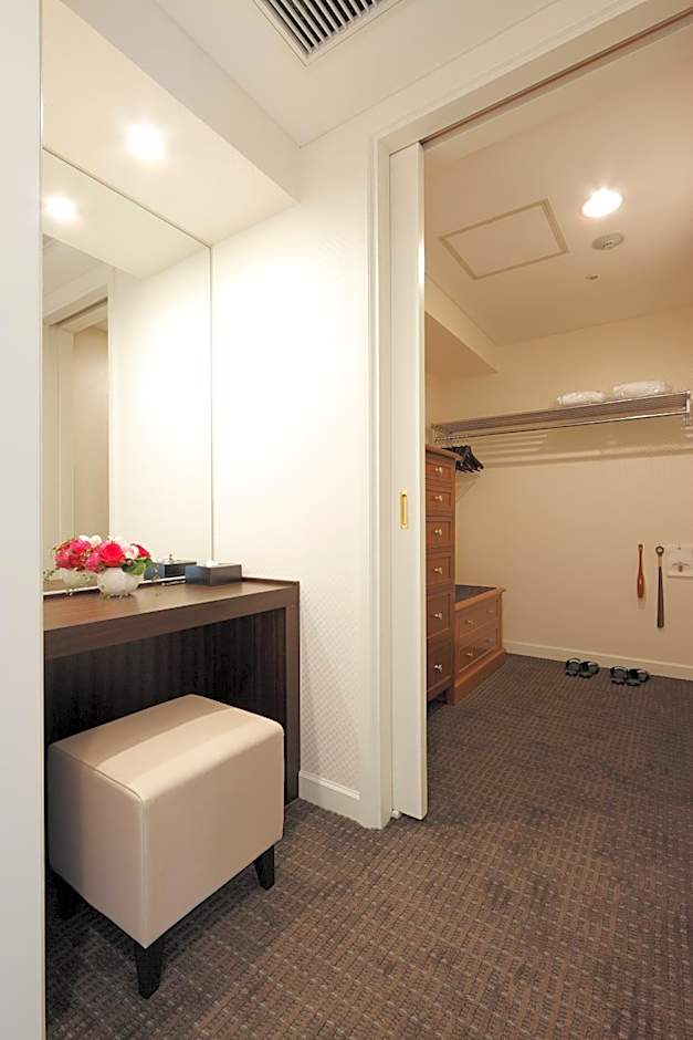 Photo 1 of 9 of Suite, City View