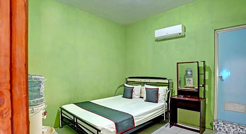 Collection O 92897 Hotel Intan Near Kantor Syahbandar Bawean