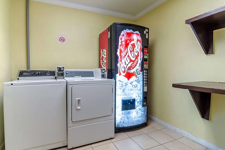 Rodeway Inn & Suites Jacksonville near Camp Lejeune