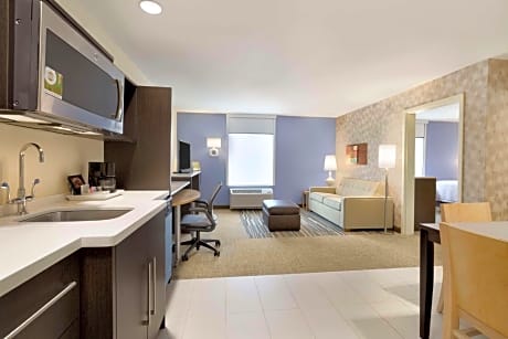 One-Bedroom King Suite - Non-Smoking