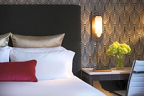 Deluxe King Room with Bathtub - Mobility/Hearing Accessible