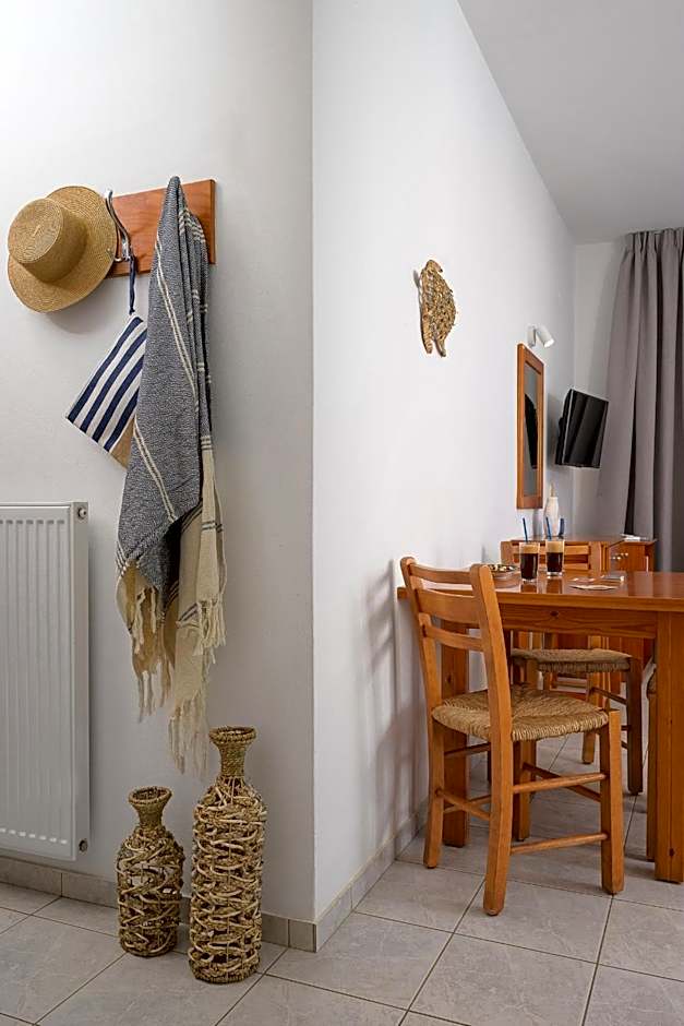 Finikas Studios & Apartments - Kalamaki Holidays