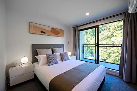 One Bedroom Premier Apartment