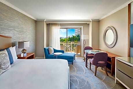 Deluxe King Room with Adapted Tub and Balcony - Mobility and Hearing Accessible