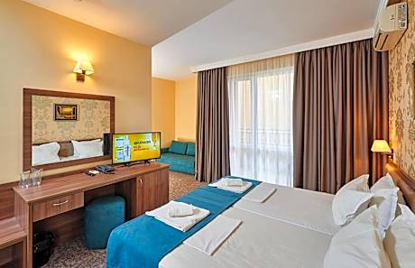 Junior Suite (2 Adults + 2 Children)