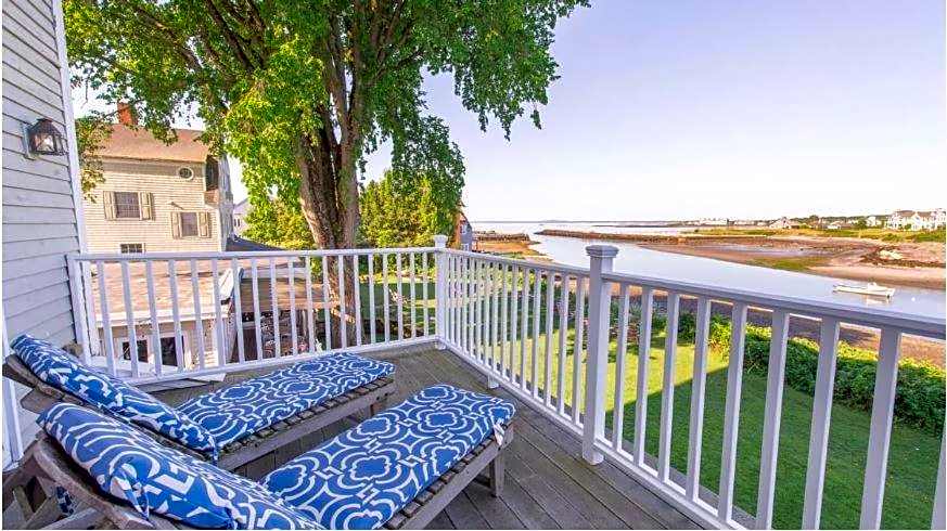 The Breakwater Inn & Spa