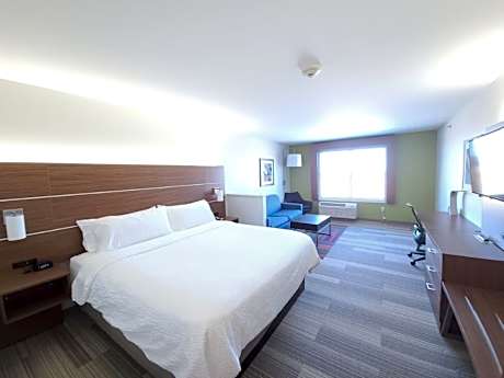1 King Bed Suite Comm Access