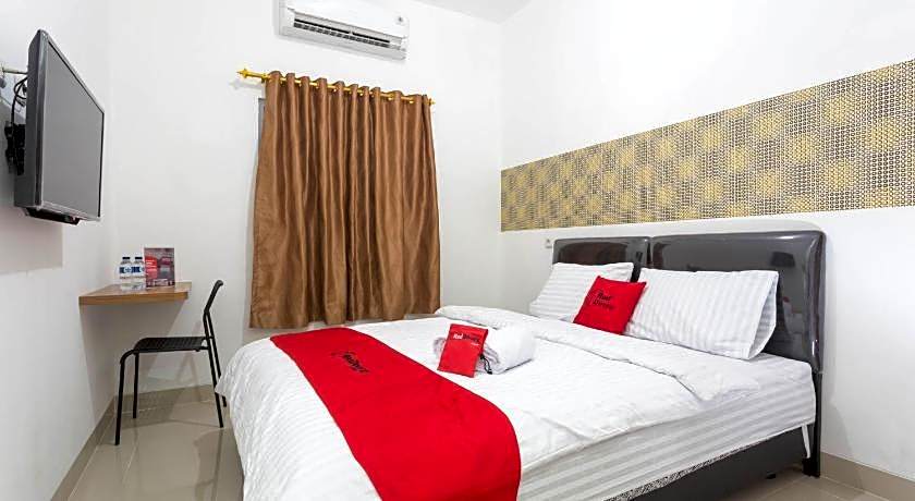 RedDoorz Plus @ Boulevard Residence BSD