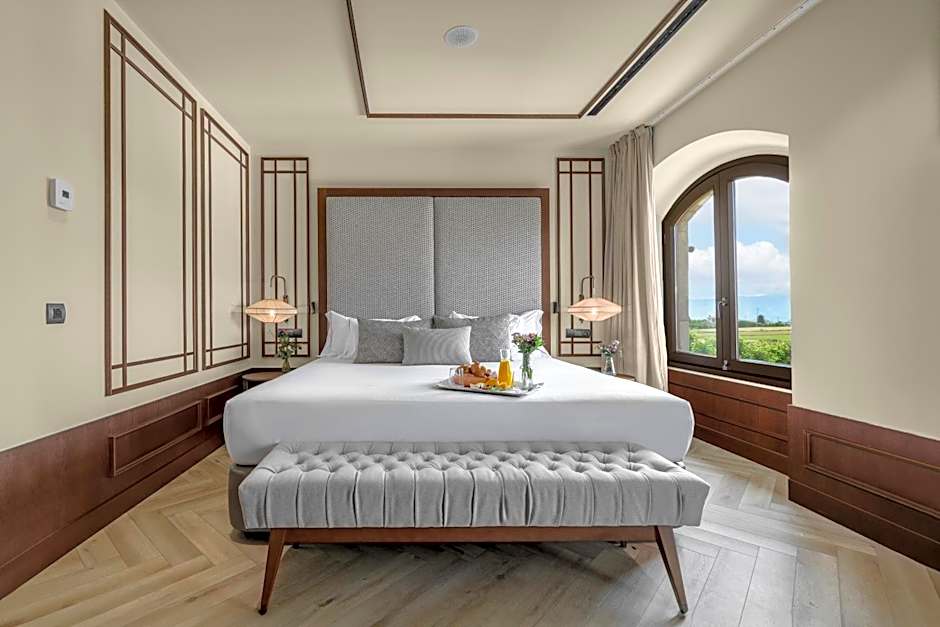 Photo 1 of 8 of Suite