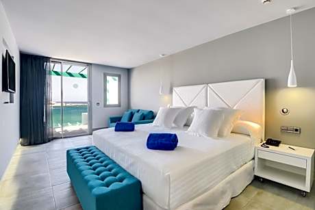 Deluxe Double Room with Balcony and Sea View
