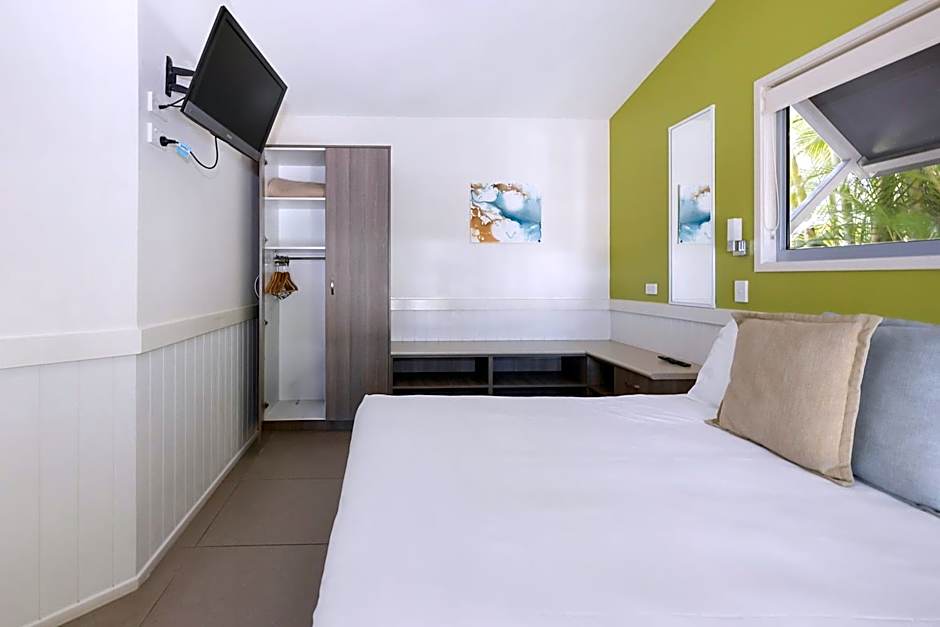 Photo 1 of 11 of Deluxe Cabin, Accessible