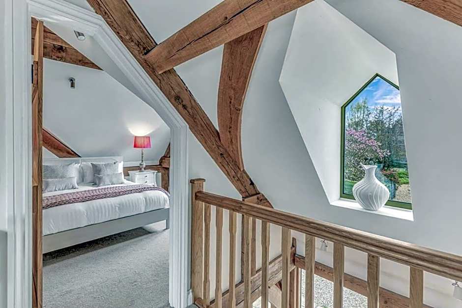 Hiron's Piece - Hot Tub Packages Available