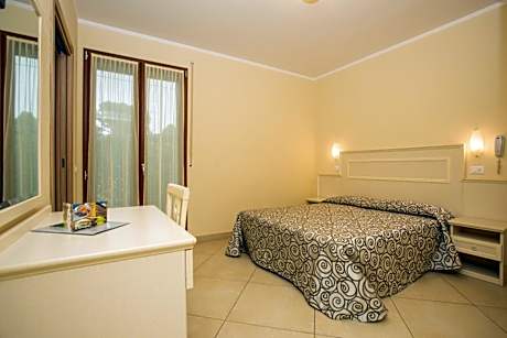 Double Room for Single Use