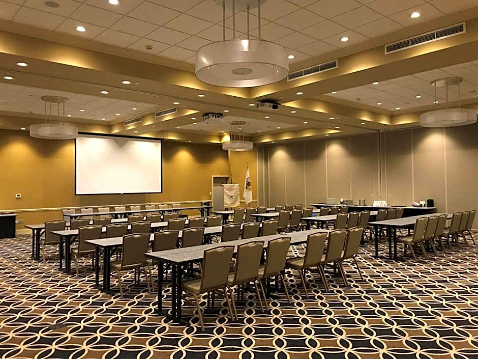Holiday Inn and Suites East Peoria By IHG