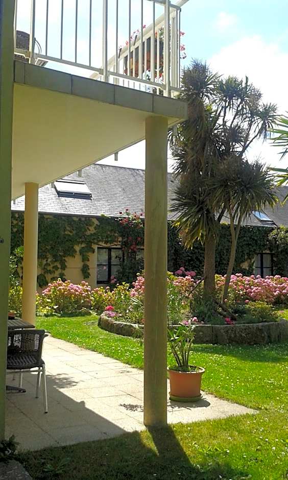 Logis Hôtel La Demeure du Perron