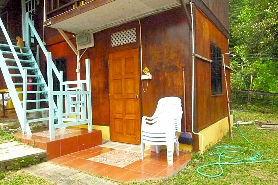 Cheers Garden Chalet