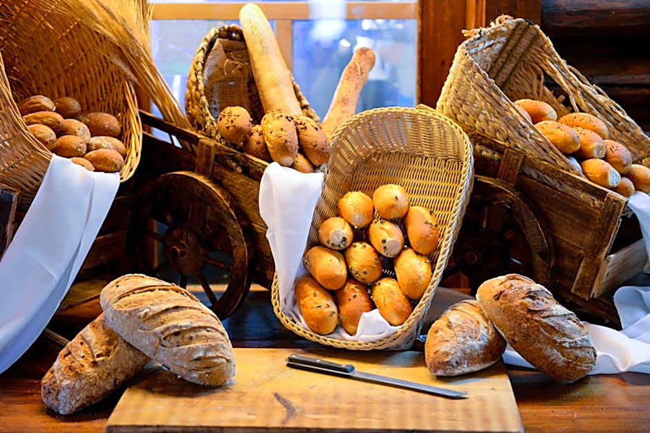 Logos hotel in Yad Hashmona