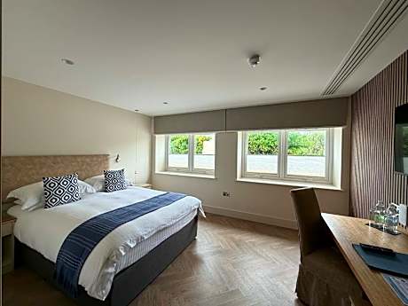 Cobo Bay Hotel
