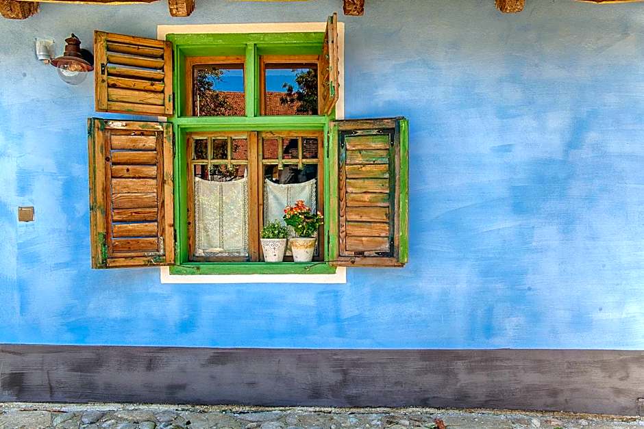 Viscri 32 - White Barn and Blue House