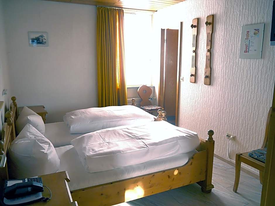 Hotel-Gasthof-Destille-Eisenbahn