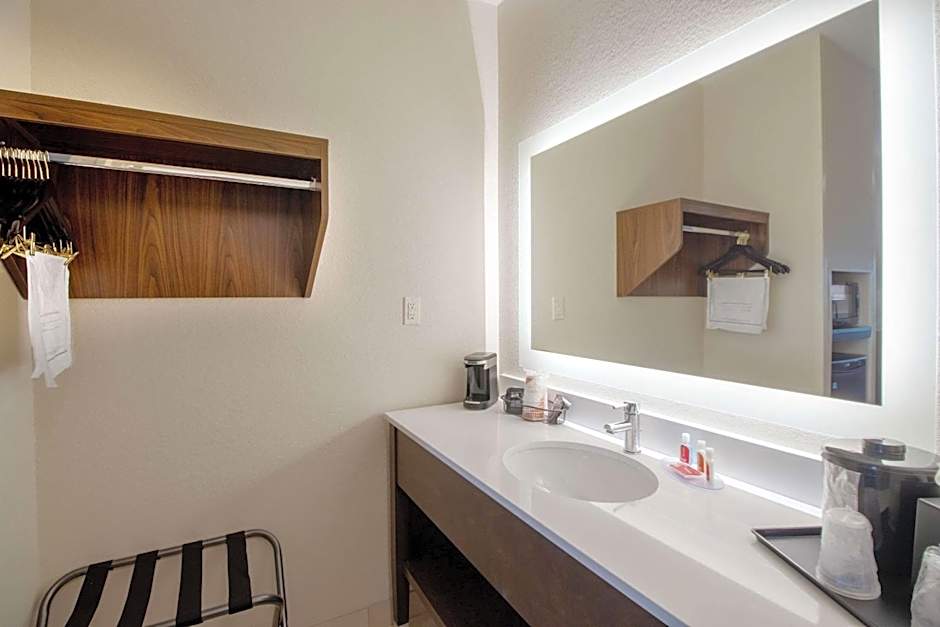 Econo Lodge Inn & Suites Foley-North Gulf Shores