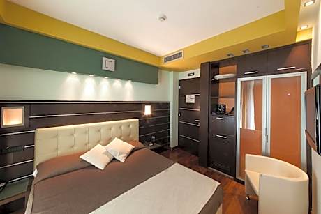 Deluxe Double Room with Lake View