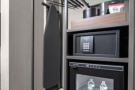 QQ Neighborhood View, Guest room, 2 Queen (Hearing Accessible)