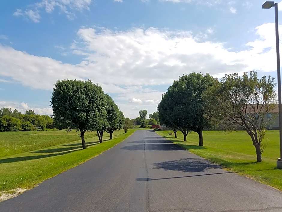 Super 8 by Wyndham DeKalb IL