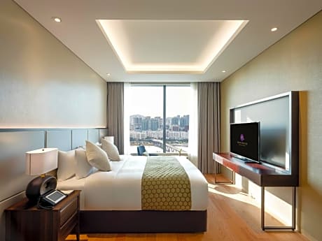 Deluxe One-Bedroom Suite
